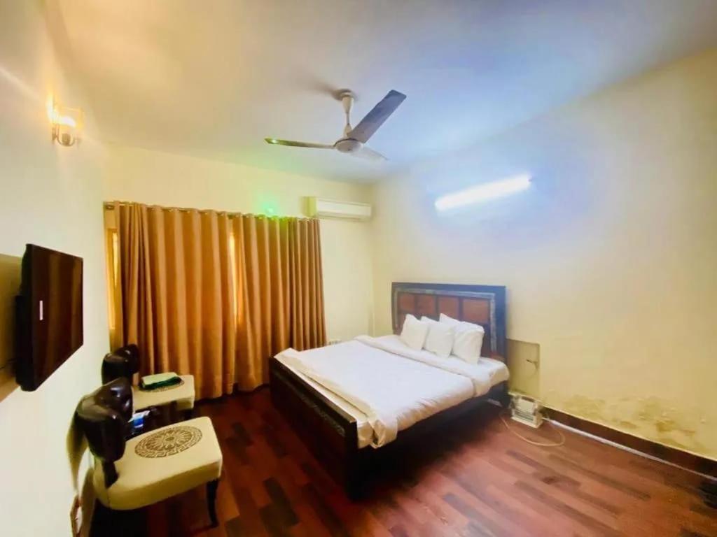 Mulberry Guest House F-10 Исламабад Экстерьер фото